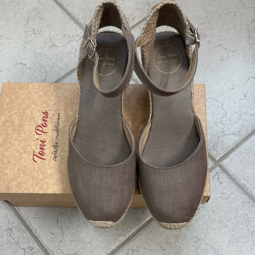 Toni Pons Women's Tan Espadrille Sandals